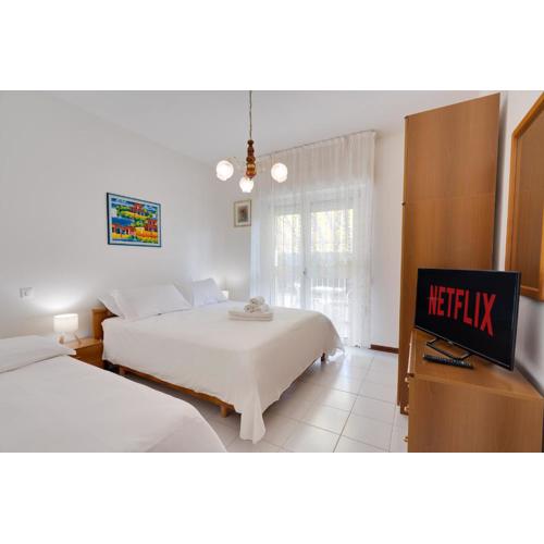 Family Garden Apartment - 450m from the beach