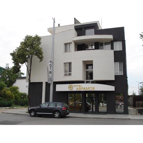 Family Hotel Avramov