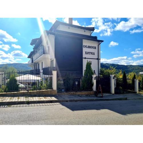 Family Hotel Bela