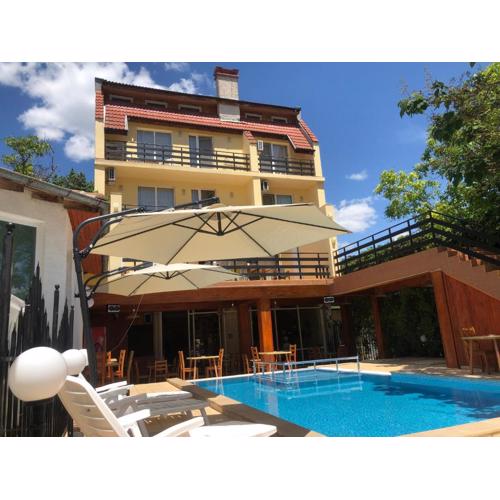 Family Hotel Central