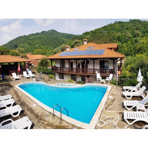 Family Hotel Chiflik Hills