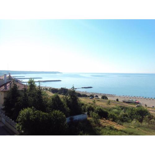 Family Hotel Lazuren Briag