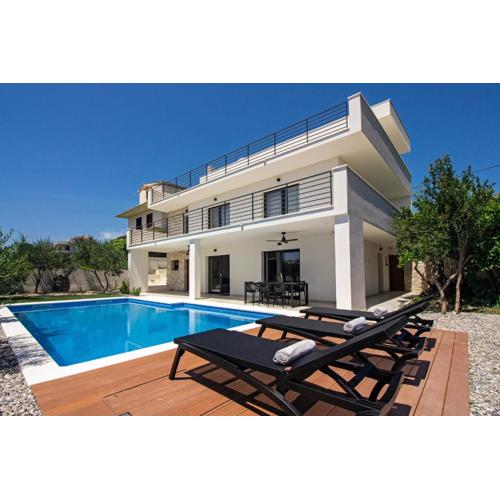 Family House \