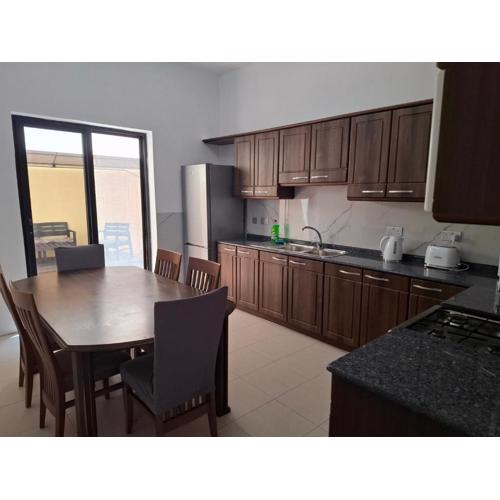 Family Maisonette in St Paul\