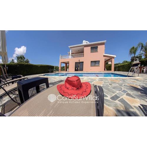 Family Villa Short Walk To Coral Bay Strip 5 Min and Pub, shops etc