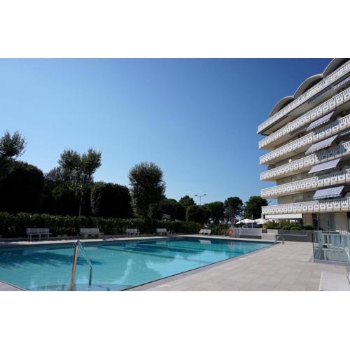 Fantastic flat with shared pool for 5 guests