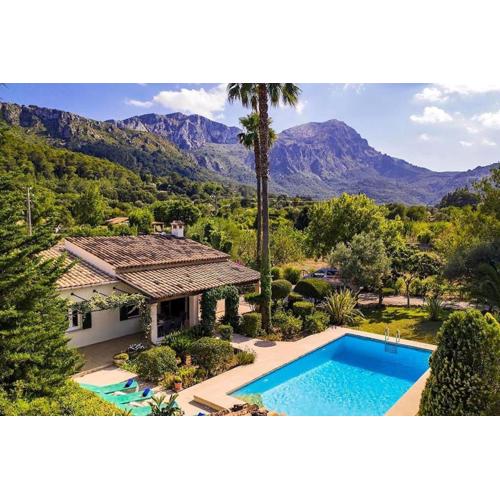 Fantastic villa in a quiet area near Pollensa by Renthousing