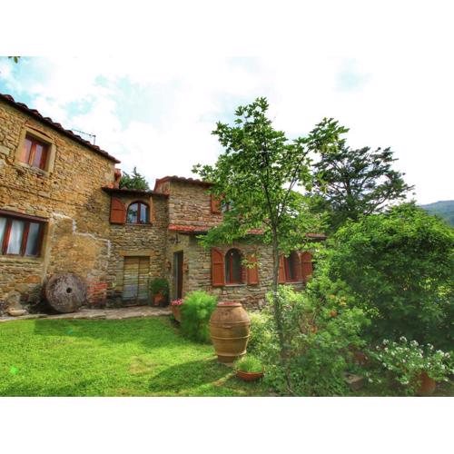 Farmhouse in Cortona with Pool and Scenic Views