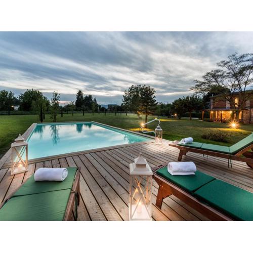 Farmhouse in Lucca with Pool