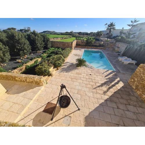 Farmhouse Villa with Large Pool and Garden in Gozo