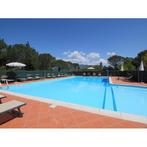 Farmhouse with Pool and Large Garden in Campriano