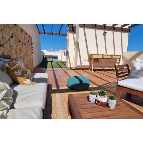 Fast Wi-fi- private rooftop terrace- 2 bed apt