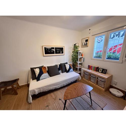 Fee4Me Bright and Central Flat