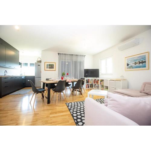 Feel city near beach FREE PARKING with SEA VIEW