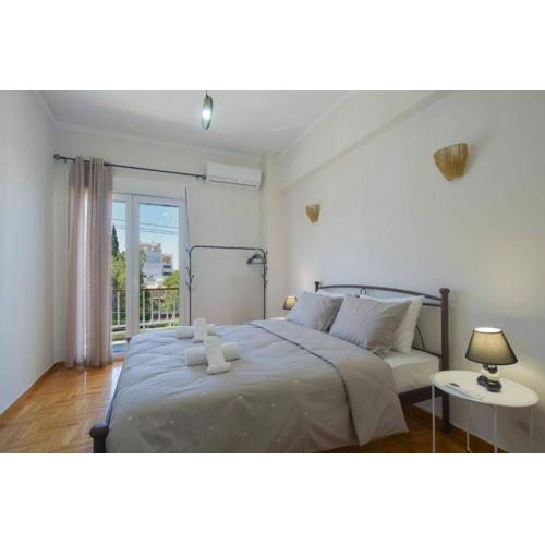 Feels Like Home, Glyfada Apartment
