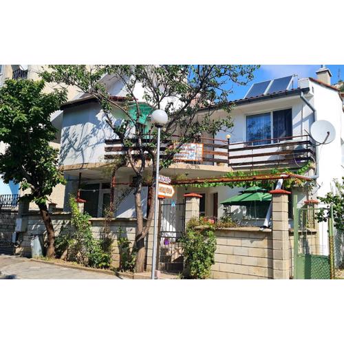Fema Guest House