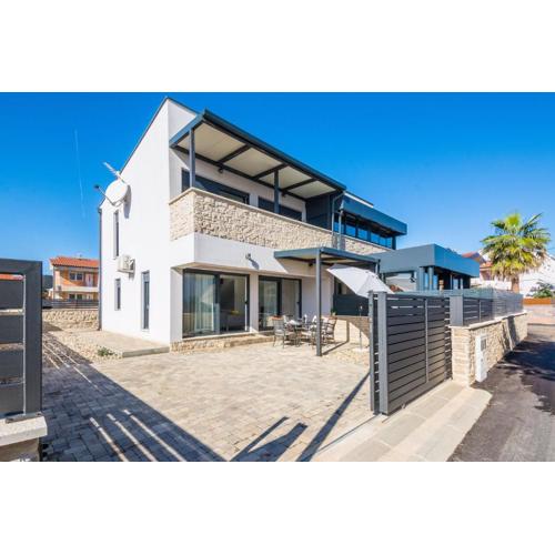Ferienhaus Genster - Holiday Home Mirna Vir Kroatien