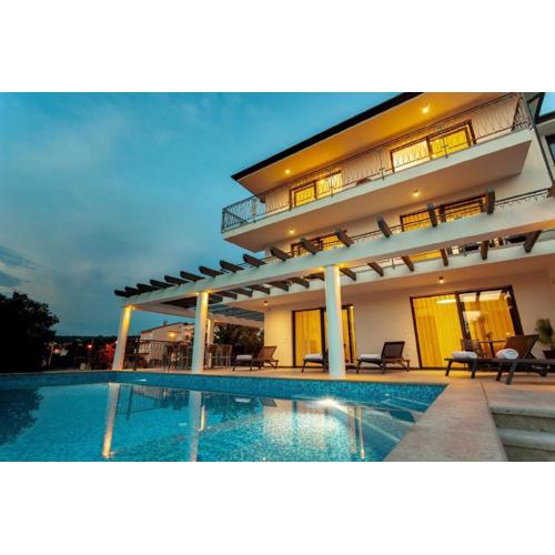 Ferienhaus in Malinska mit großem Pool