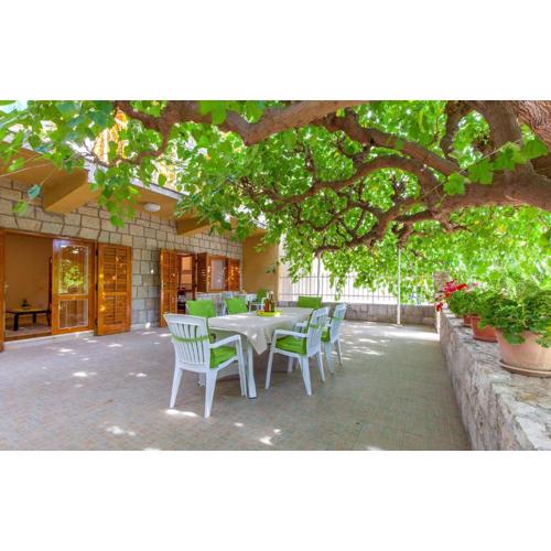 Ferienhaus Maric Mit Terrasse Und Balkon