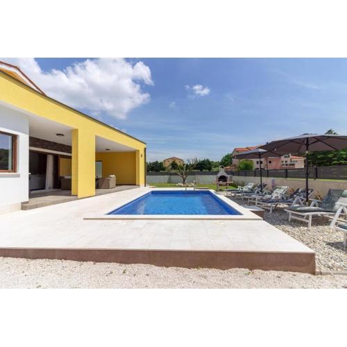 Ferienhaus mit Privatpool für 6 Personen ca 150 qm in Medulin, Istrien Südküste von Istrien