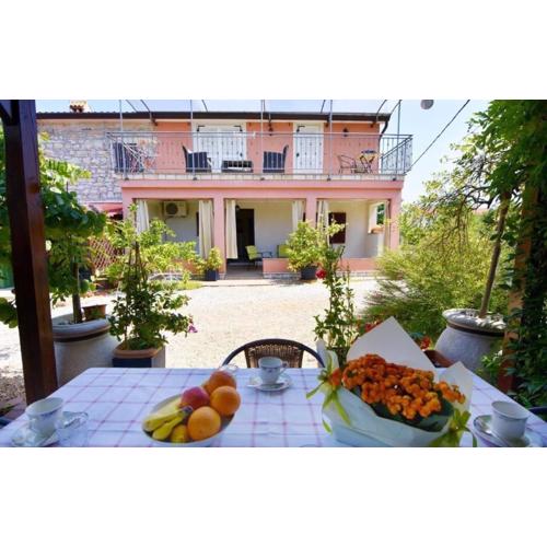 Ferienwohnung in Đuba mit Garten, Terrasse und Grill