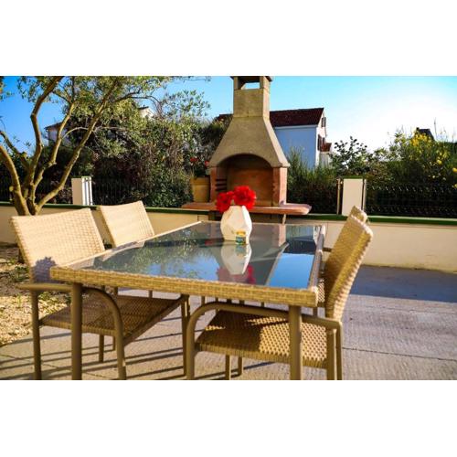 Ferienwohnung Mit Balkon, Meerblick, Pool Und Bbq