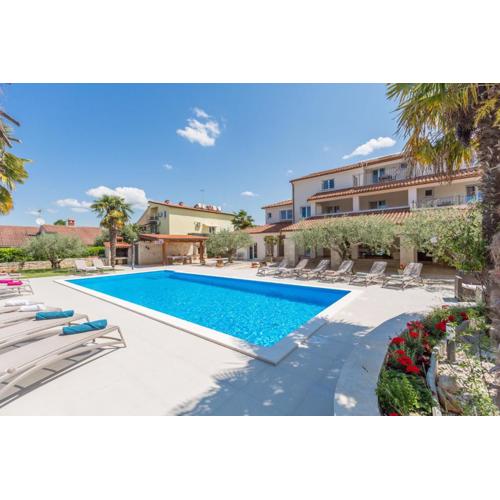 Ferienwohnung Mit Überdachter Terrasse Und Pool