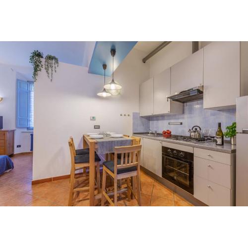 Ferrara Station Essential Apartment with parking