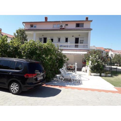 Fewo Daisy mit Pool,Parking,Terrassen , Garten, Grill