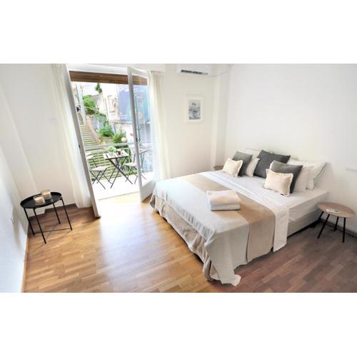Filoξenia in Athens