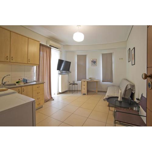 Filoxenia Modern Apt with Balcony near Athens Ctr