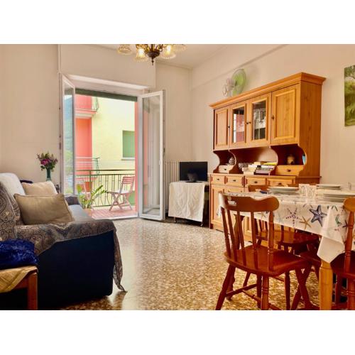 Finalborgo Two room flat with terrace and Free Parking