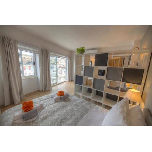First floor studio apartment seconds from Balluta Bay IPAP1-1
