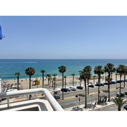 First line apartment Sea views with pool and free parking