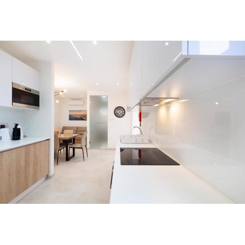 FL56 - New 3storey House - private entrance & roof