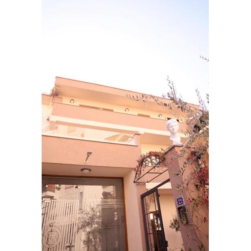 FlagNest Residence - Vintage Comfort Apartments