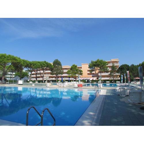 Flat in a residence with pools and tennis courts