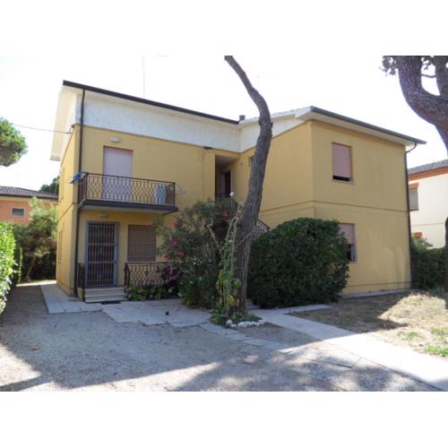Flat in a villa surrounded by garden