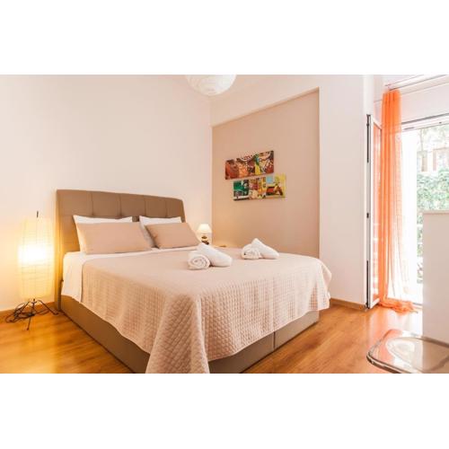 Flat in Athens historic city center @Ipitou str