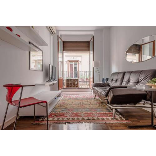 Flat next to the Paseo del Prado with balcony - A5