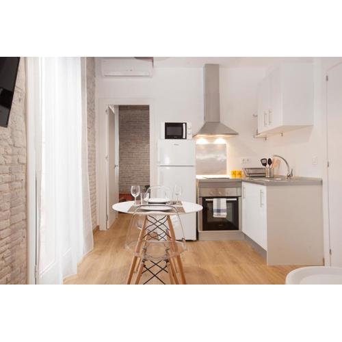 Flat with balcony next to the beach, SV
