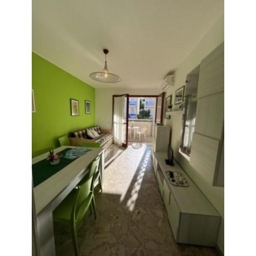 Flat with parking space next to the sea