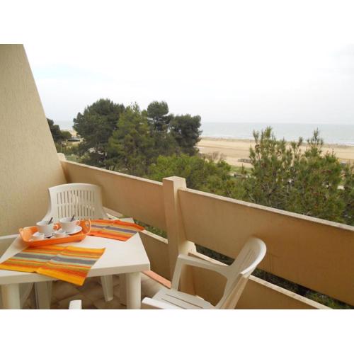 Flat with terrace near the beach - Beahost