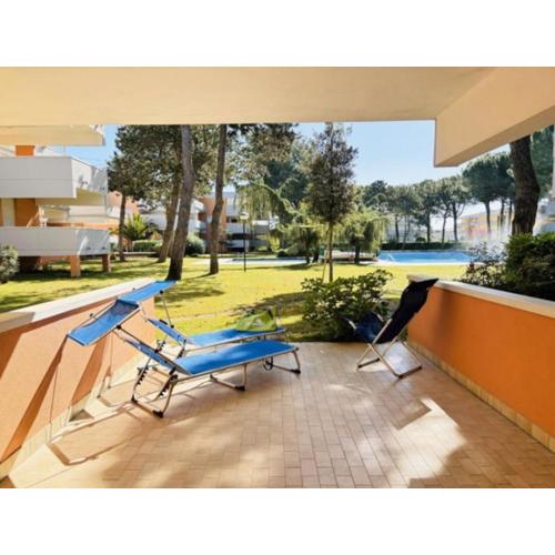 Flat with terrace overlooking the pool - Beahost