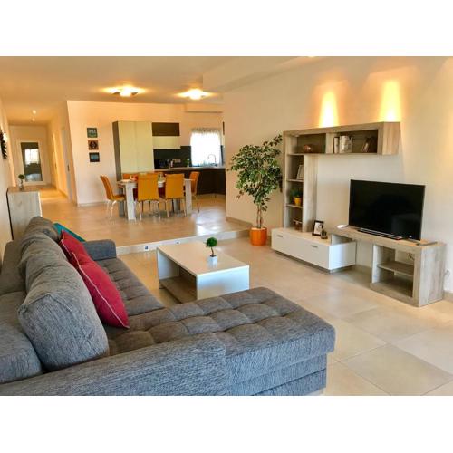 Fleur de Mai Apartment with Terrace