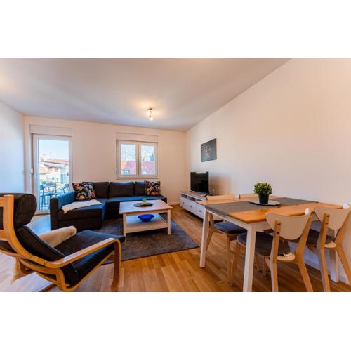 Flex SelfCheckIns 126 - Zagreb - 2 Bedrooms - Parking - Loggia