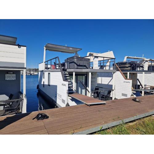 Floating House SENA