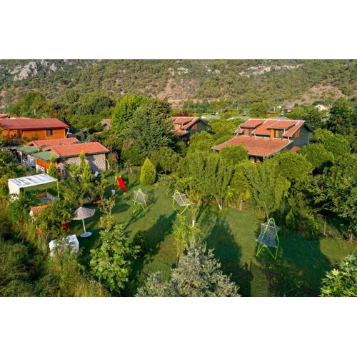 Flora Pansiyon Çıralı