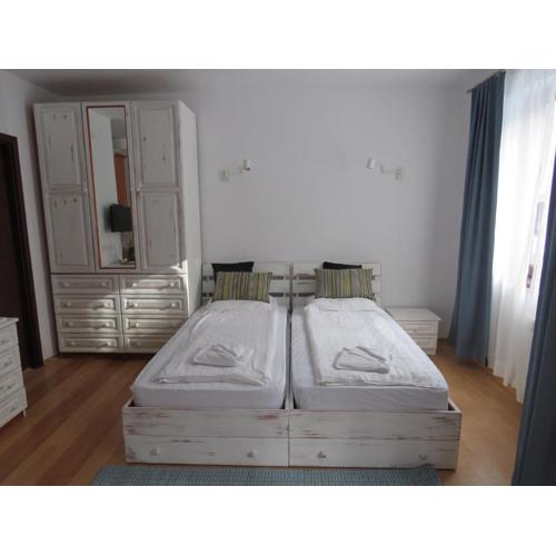 Flora Violet Studio Apartment nr 10