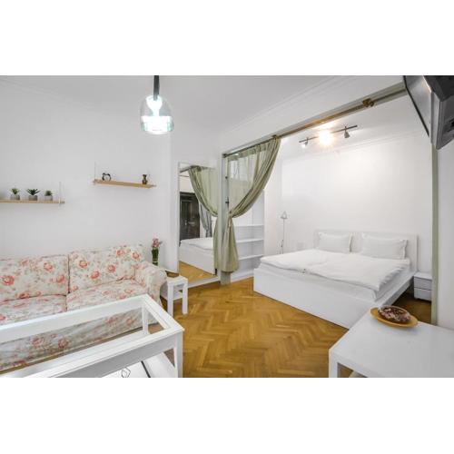 Floral Studio Retreat in Sofia City Center by Flat Mаnager